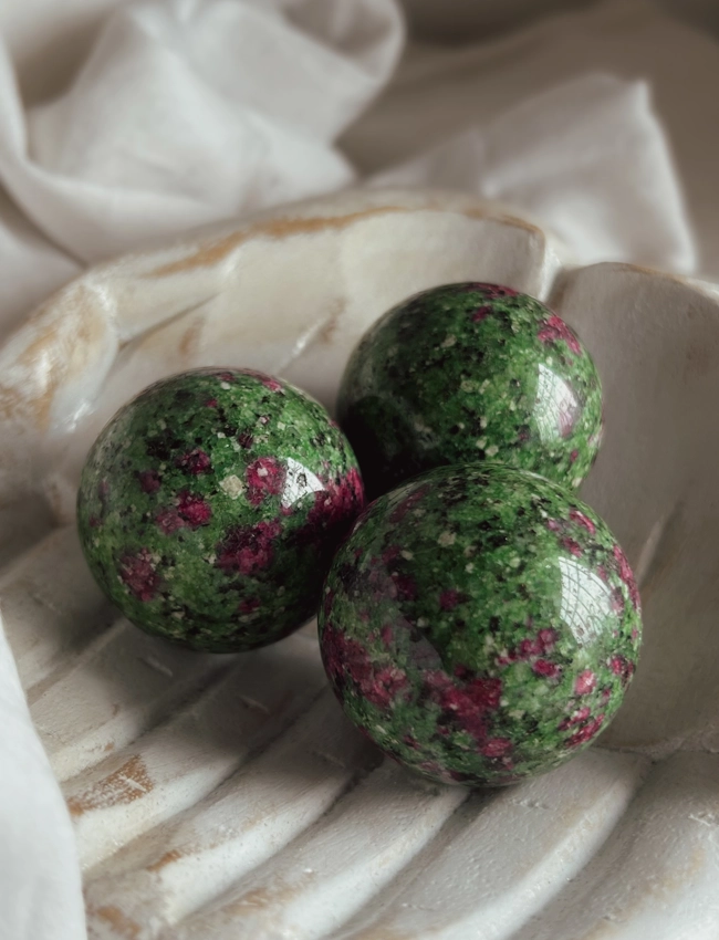 sfera in Rubyzoisite